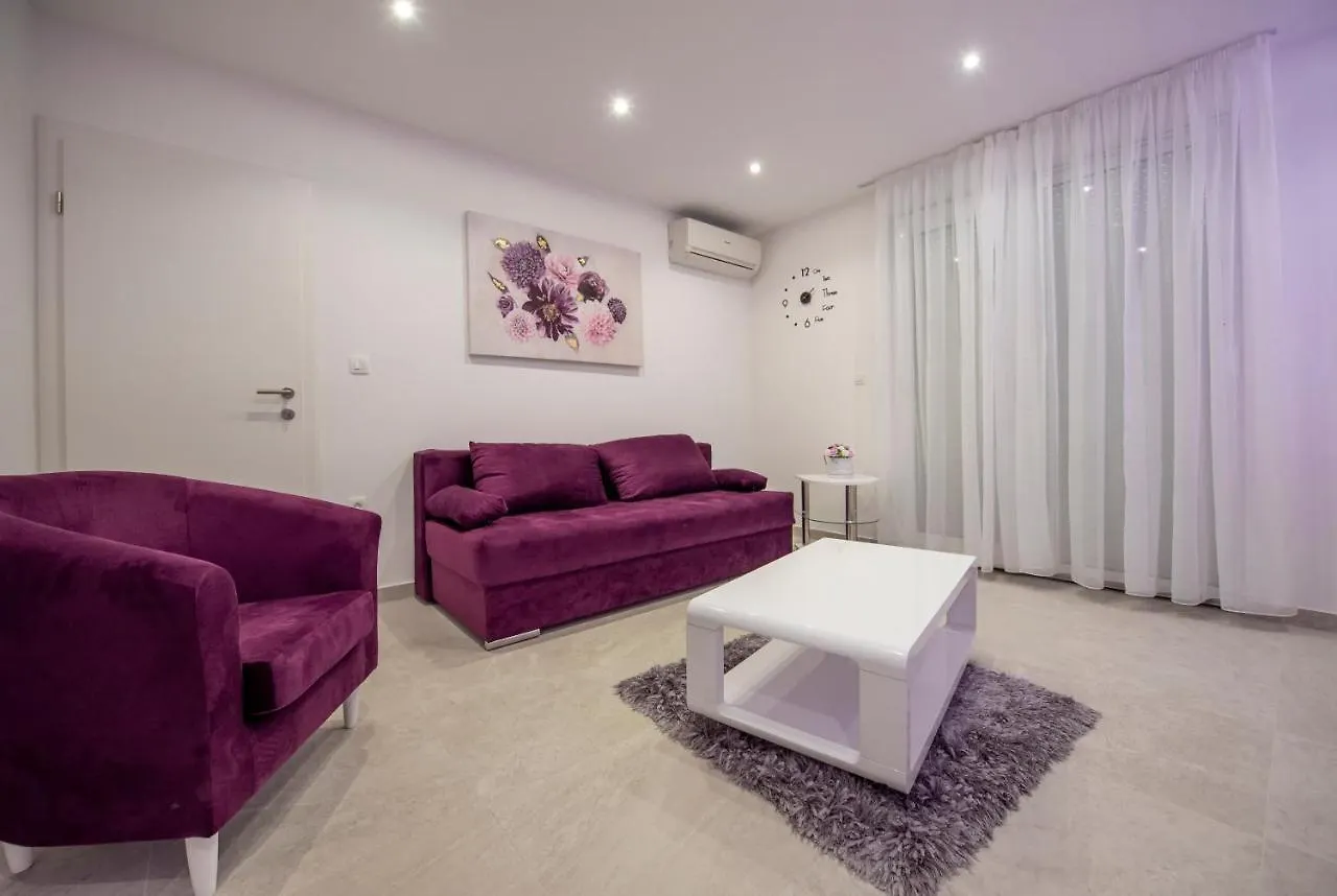 Lions Apartment Split